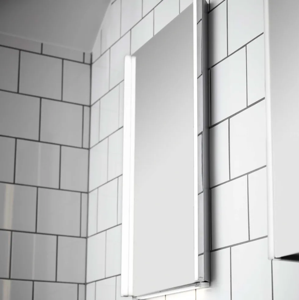 Badrumsspegel Miller Badrum LINEAR LED