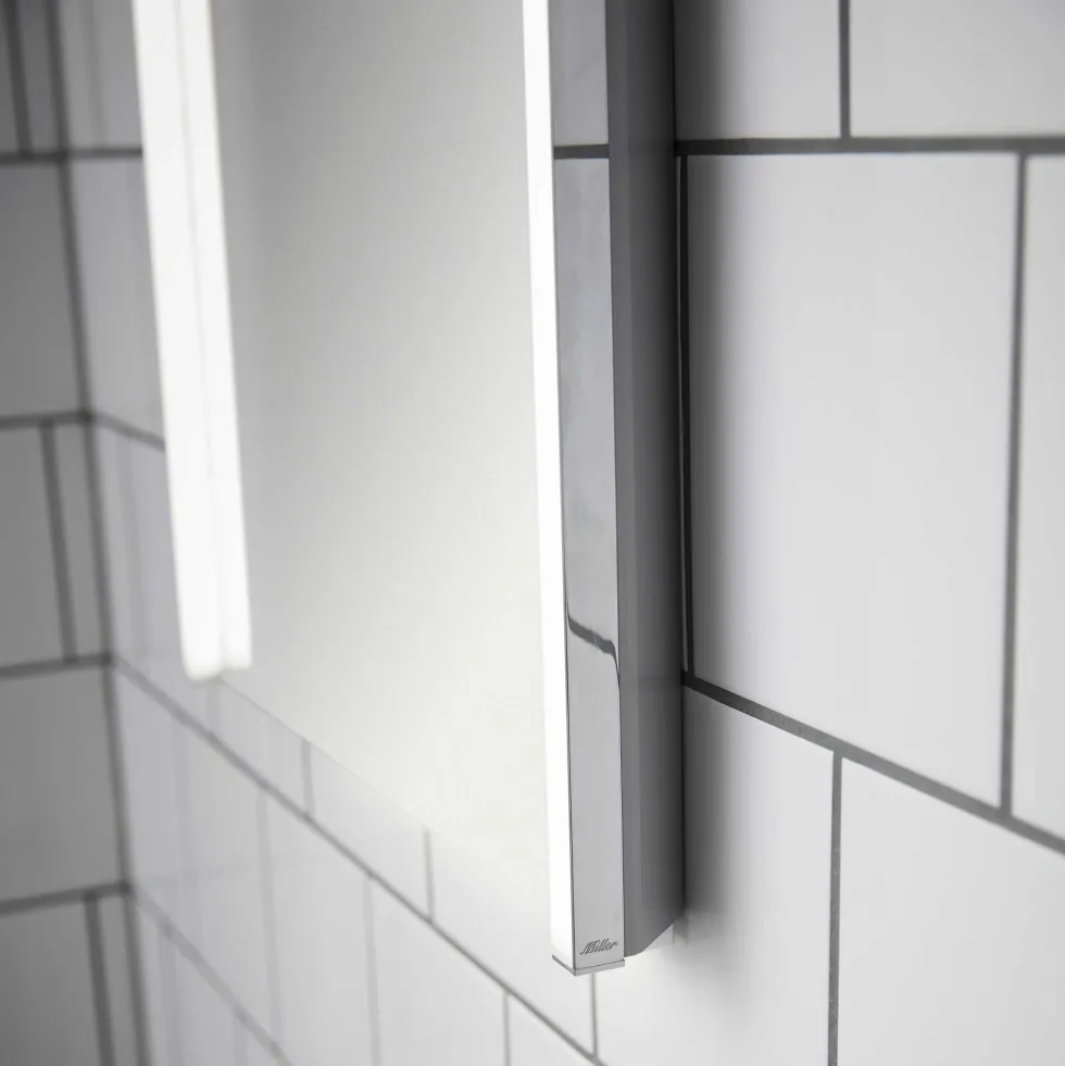 Badrumsspegel Miller Badrum LINEAR LED
