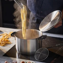 Fiskars All Steel Gryta 5 L – Ugnssäker Gryta i Rostfritt Stål Med 3-lagersbotten