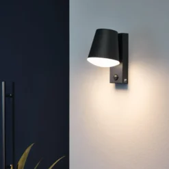 Vägglampa Eglo CaldieroSvart med sensor